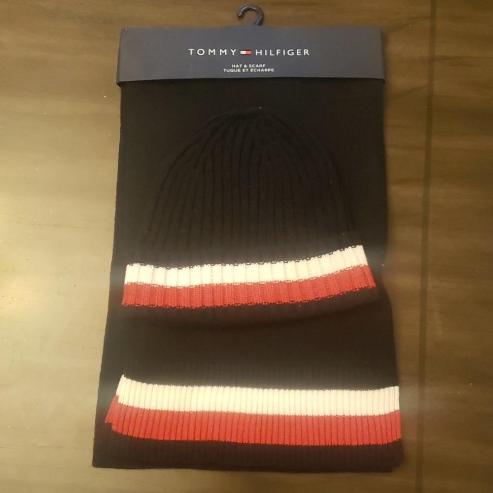 Tommy Hilfiger Hat & Scarf